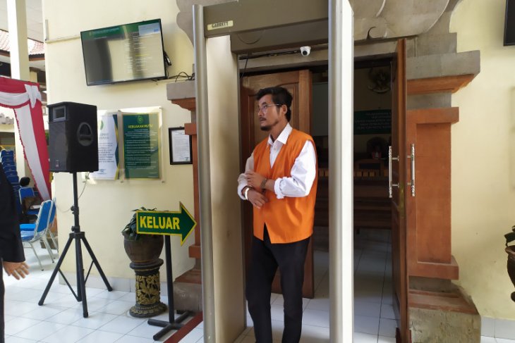 Tidak punya visa, warga China diadili di Bali