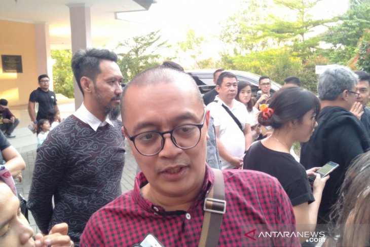Ginda Ferachtriawan enggan tanggapi pemasangan dengan Gibran