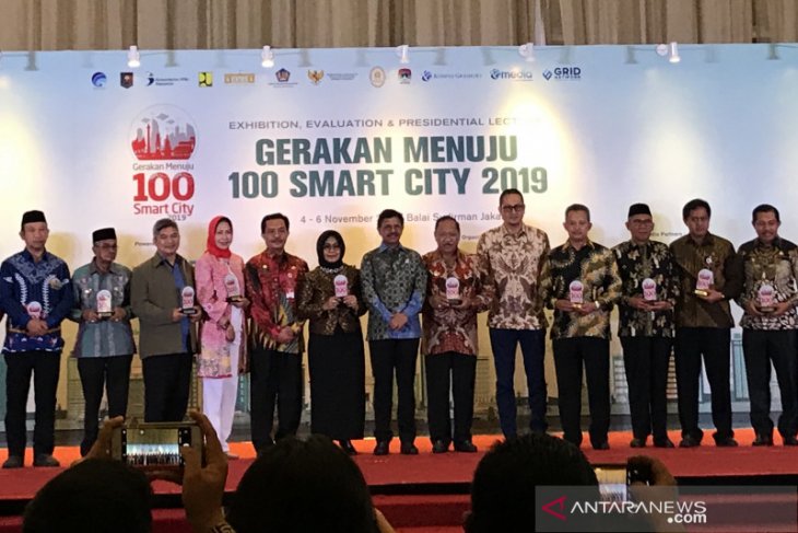 Demi Smart City, Kominfo akan bangun 3.447 BTS
