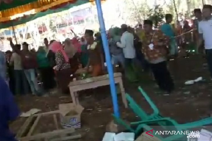 Pasukan Brimob cegah carok massal antarpendukung di pilkades Sumenep