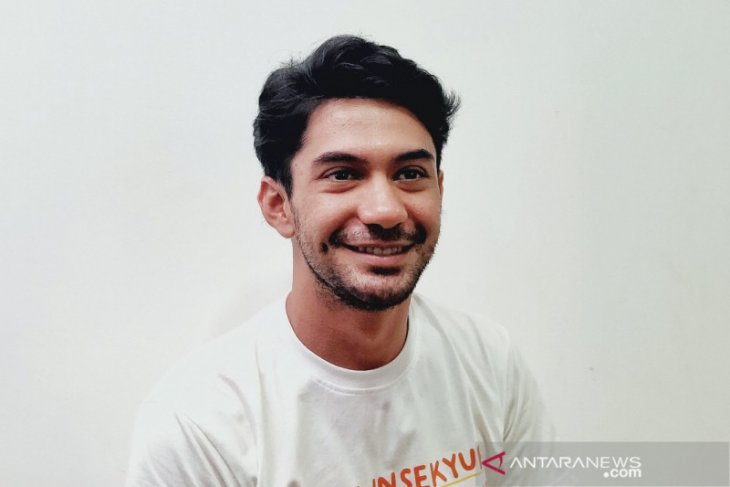 Aktor Reza Rahadian tulis lagu untuk film