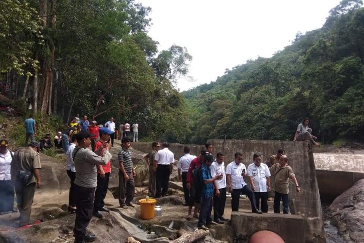 Bupati Rupinus ingatkan lokasi berbahaya dipasang papan peringatan