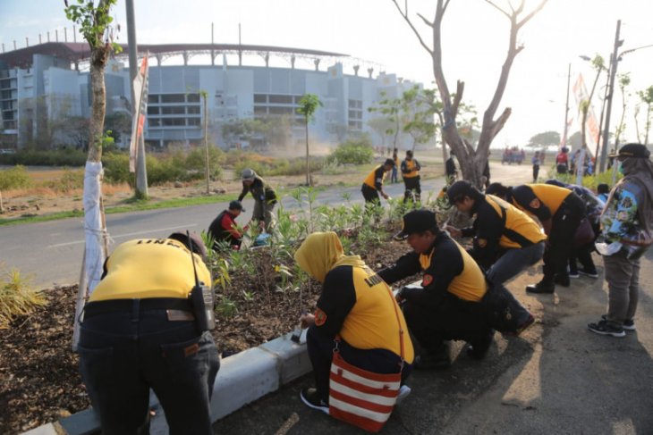 Kerja bakti ribuan warga Surabaya