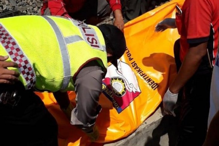 Seorang pedagang tewas tertabrak kereta di Blitar