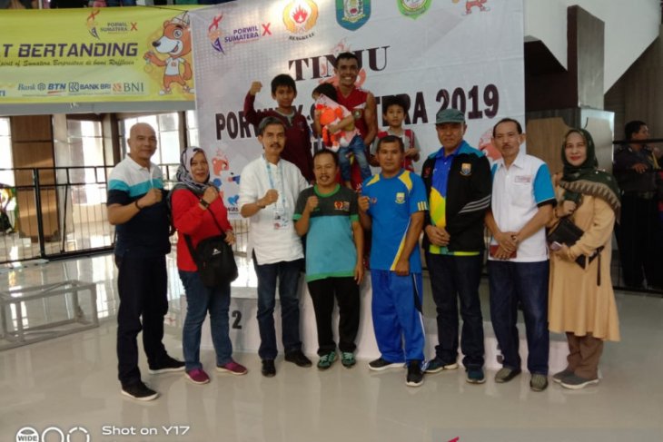 Tinju persembahkan emas terakhir Jambi di Porwil Sumatera