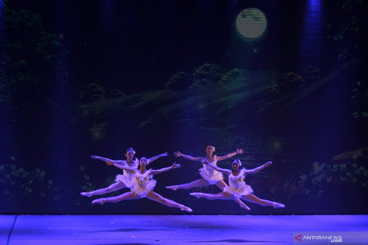 Pertunjukan tari balet Marlupi Dance Academy