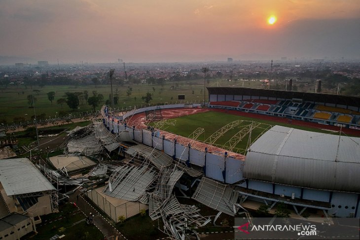 Stadion Sport Jabar Ambruk