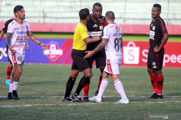 Persipura imbang lawa Bali United