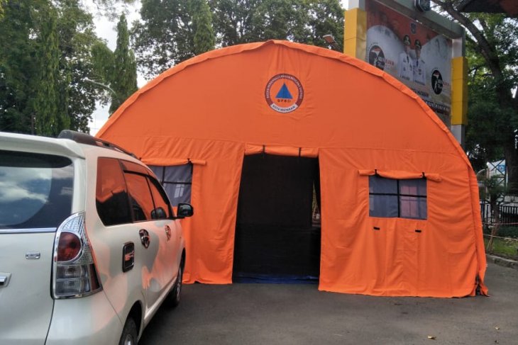 Menteri Pertanian memberikan arahan kepada petugas di posko bencana