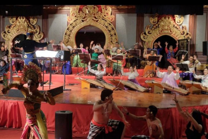 Konser orkestra tradisional Asia