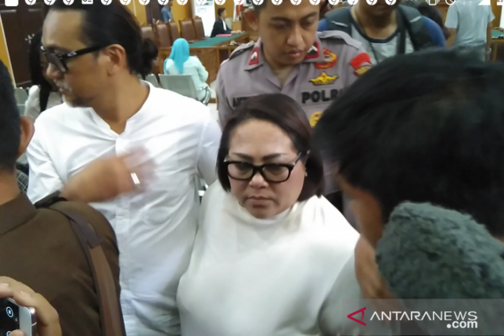 Komedian Srimulat Nunung dan suami bacakan Pledoi Rabu ini