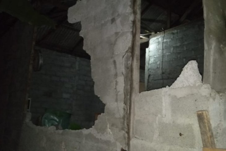 BPBD 28 rumah warga Batang Dua di Ternate rusak akibat gempa magnitudo 71