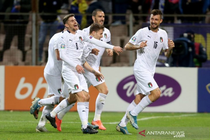 Italia mantapkan puncak klasemen