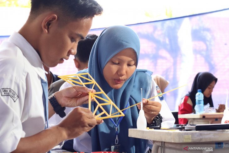 Lomba Kontruksi  jembatan berbahan spageti