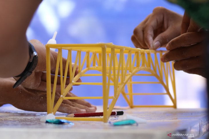 Lomba Kontruksi  jembatan berbahan spageti