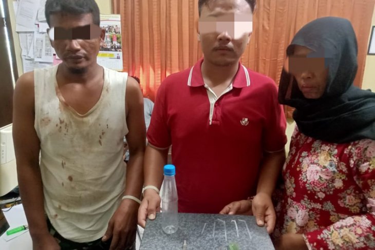 Jual sabu-sabu, ibu dan anak ditangkap polisi