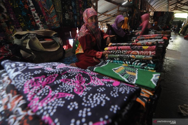 Pasar batik tulis terbesar di Indonesia