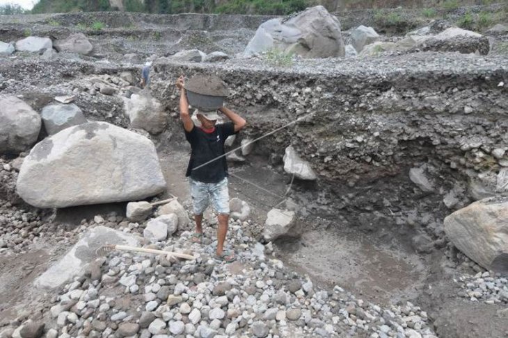 Penambang pasir tradisional