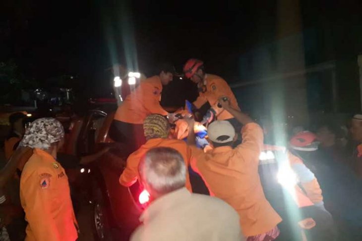 Dua rumah tertimpa pohon akibatkan dua orang meninggal
