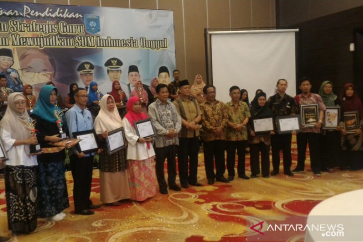 Bupati Bangka Tengah minta para guru terus berinovasi