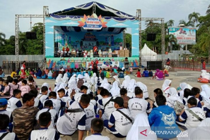 Peringati HUT PGRI ke-74, Ratusan masyarakat ikuti jalan sehat dan senam bedincak