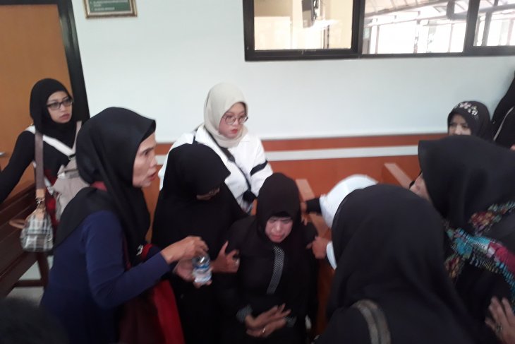Sidang putusan First Travel di PN Depok ditunda, seorang ibu pingsan