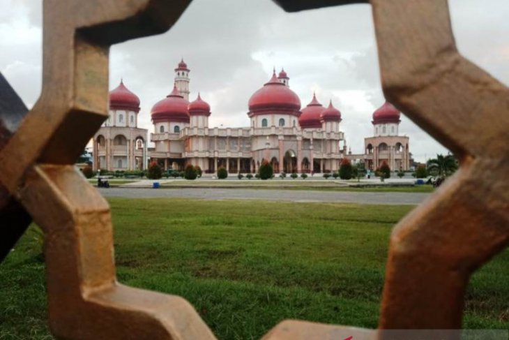 Pengeras suara senilai Rp1 miliar di Masjid Agung Meulaboh rusak disambar petir