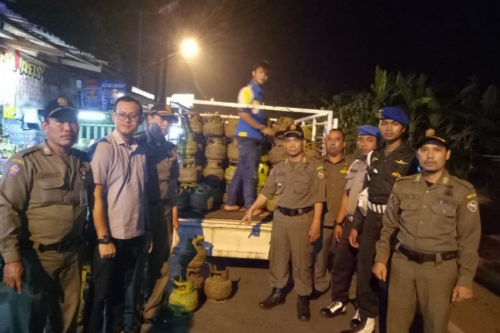 Satpol-PP tertibkan rumah makan gunakan elpiji subsidi