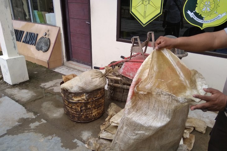 Polisi titipkan minyak mentah hasil curian 1,03 ton ke Pertamina