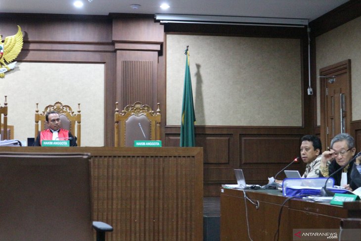 Mantan Ketum PPP Rommy luapkan kemarahan kepada saksi