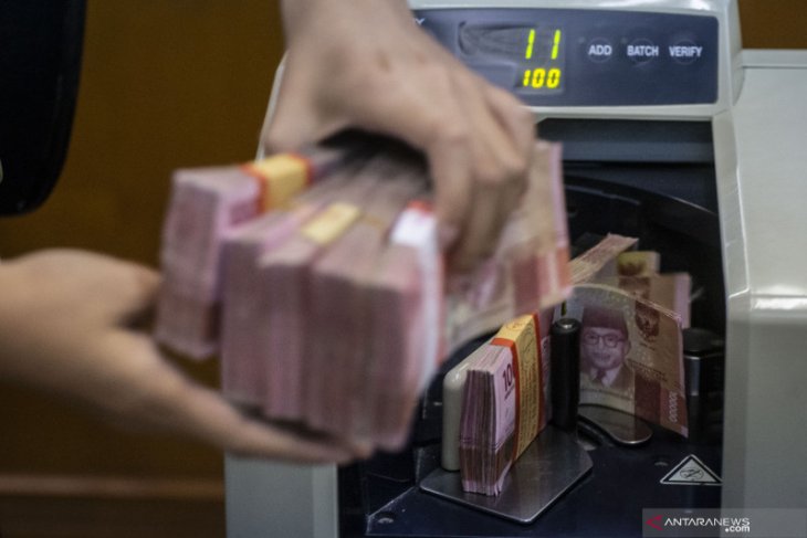 Kurs Rupiah menguat tipis saat perang dagang kembali memanasnya