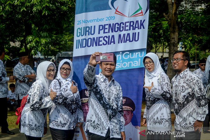 Peringatan Hari Guru di Bandung