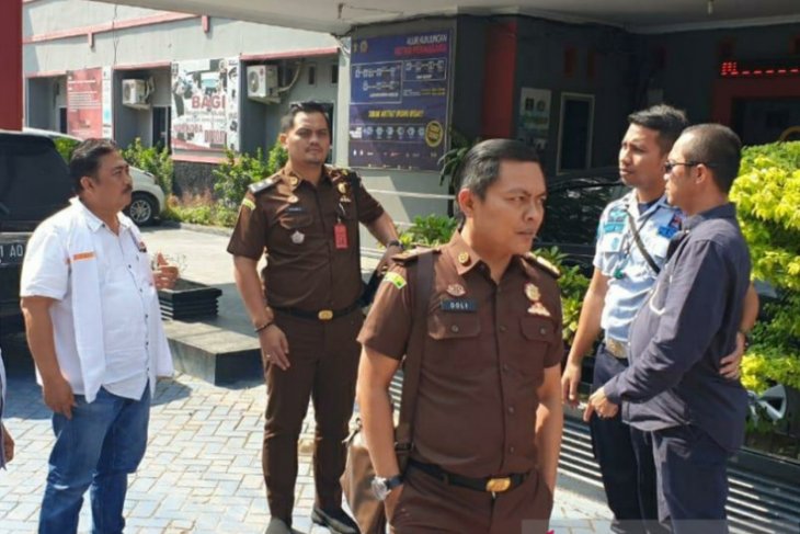 Kejati Riau tahan mantan anggota DPRD Bengkalis