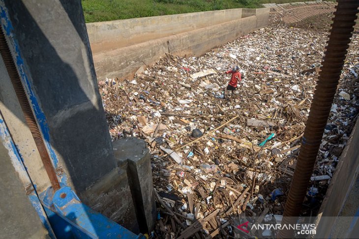 Sampah Sungai Cikeruh