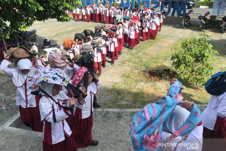 Pelajar Aceh Simulasi Evakuasi Mandiri Bencana Gempa Dan Tsunami ...