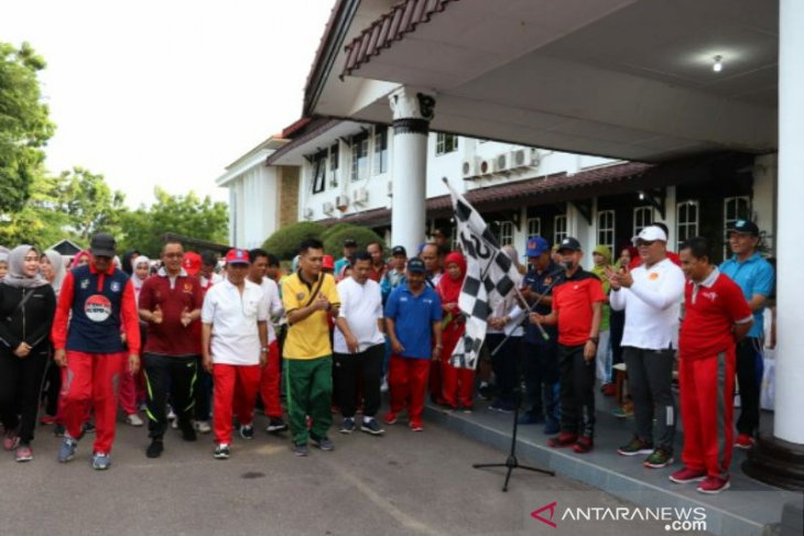 Peringati HUT Korpri dan Hari Ibu, Pemkab Bangka gelar jalan sehat dan bedincak