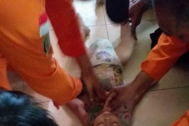 Hanya 50 meter dari rumahnya, balita 1,3 tahun in ditemukan meninggal di parit