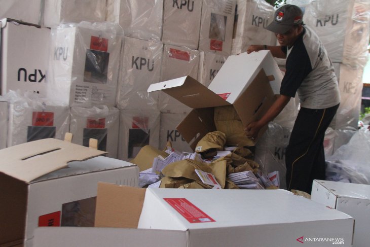 Pembongkaran kotak suara Pemilu di Malang
