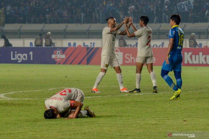 Kapten Persela Eky Taufiq menilai Liga 1 dipusatkan di Jawa beri keuntungan