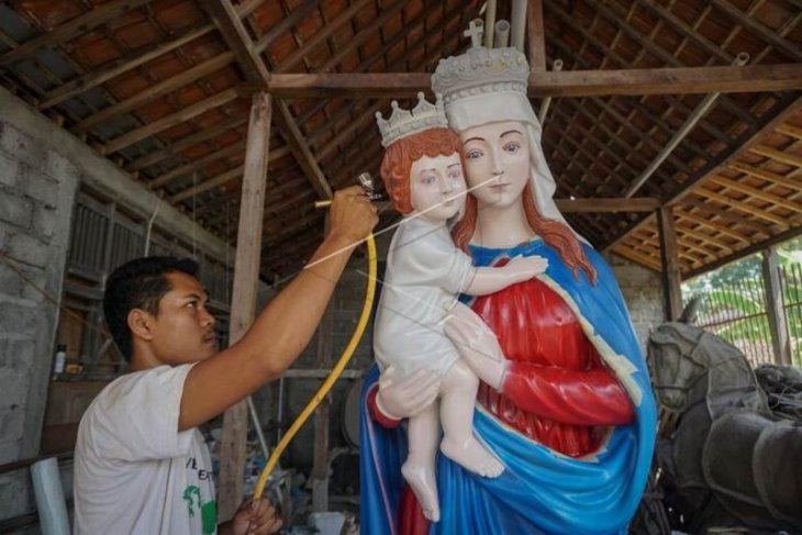 Kerajinan patung Bunda Maria