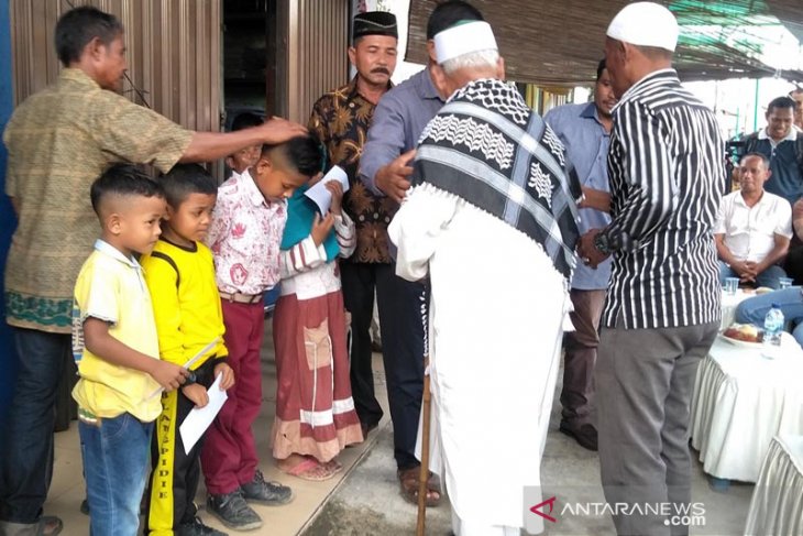 Mantan kombatan GAM Abdya santuni anak yatim
