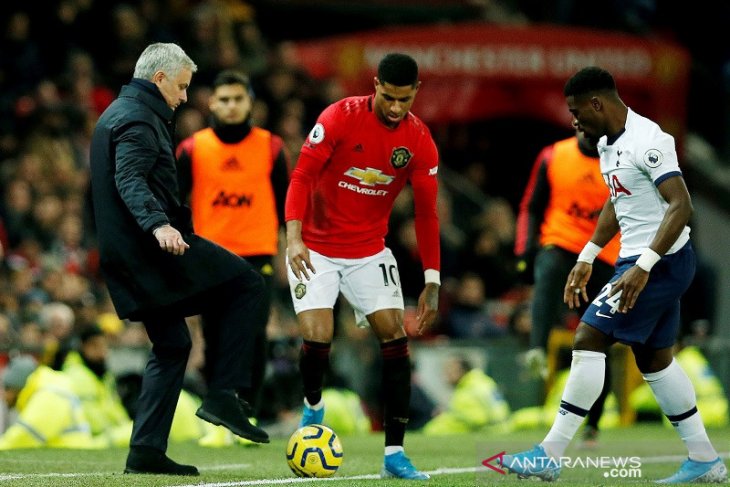 MU hentikan debut sempurna Mourinho bersama Tottenham