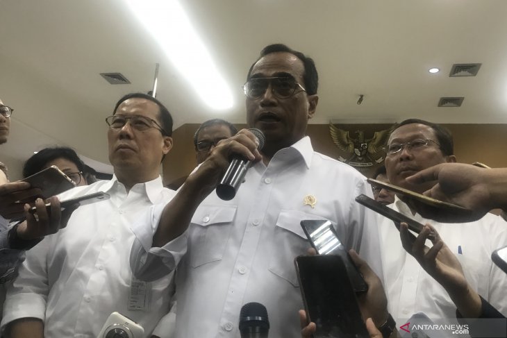 Menhub: harga tiket pesawat turun 30 persen