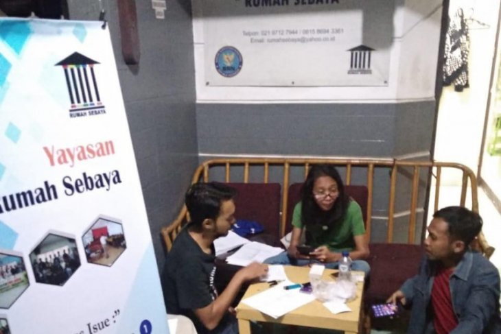 Pria homoseksual positif terinfeksi HIV di Bekasi dapat pembinaan