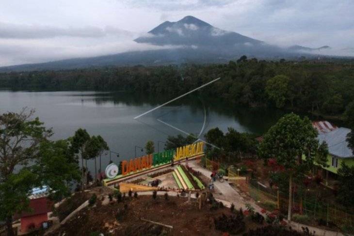 Obyek Wisata Danau Pauh di Jangkat-Merangin