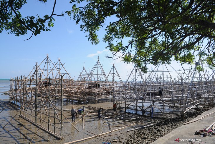 Persiapan nelayan bagan