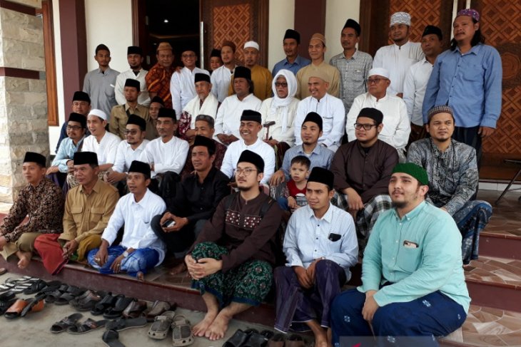 Pengasuh Ponpes Lirboyo Kediri minta Gus Muwafiq lanjutkan dakwah