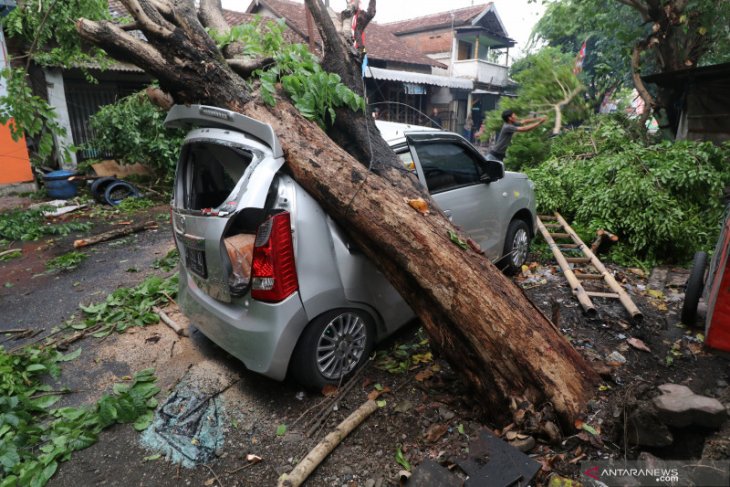 Bencana angin kencang di Kediri