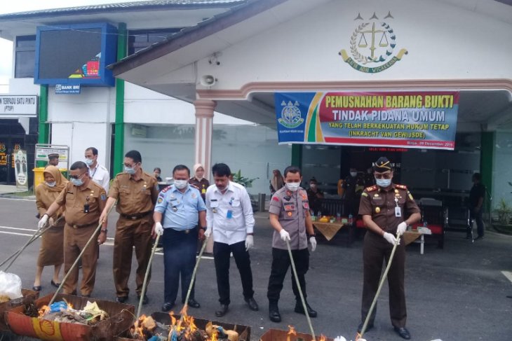 Kejari Binjai musnahkan narkotika dengan cara dibakar