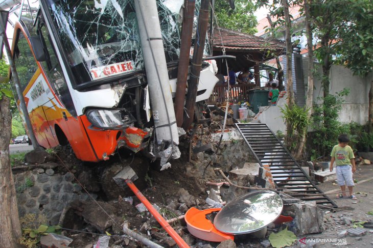 Kecelakaan beruntun di Malang